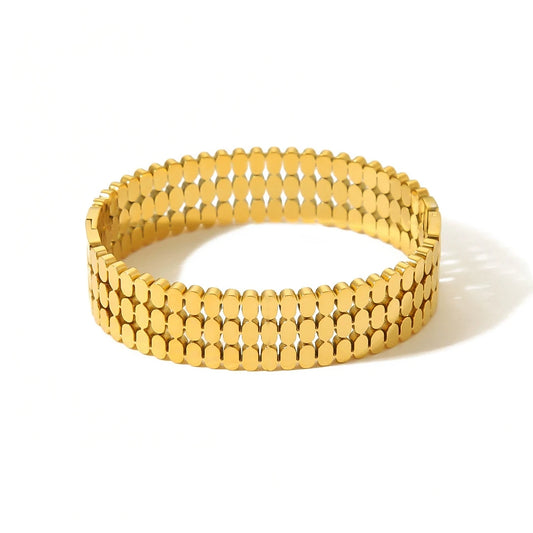 Mirror Polished Wide Bangle ✨18K gold-plated hypoallergenic stainless steel 💛.