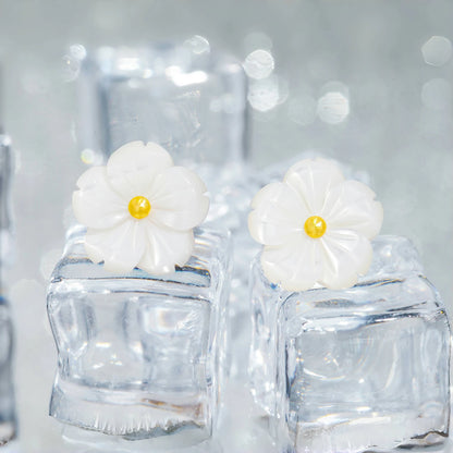 Elegant Shell Flower Earrings 🌸