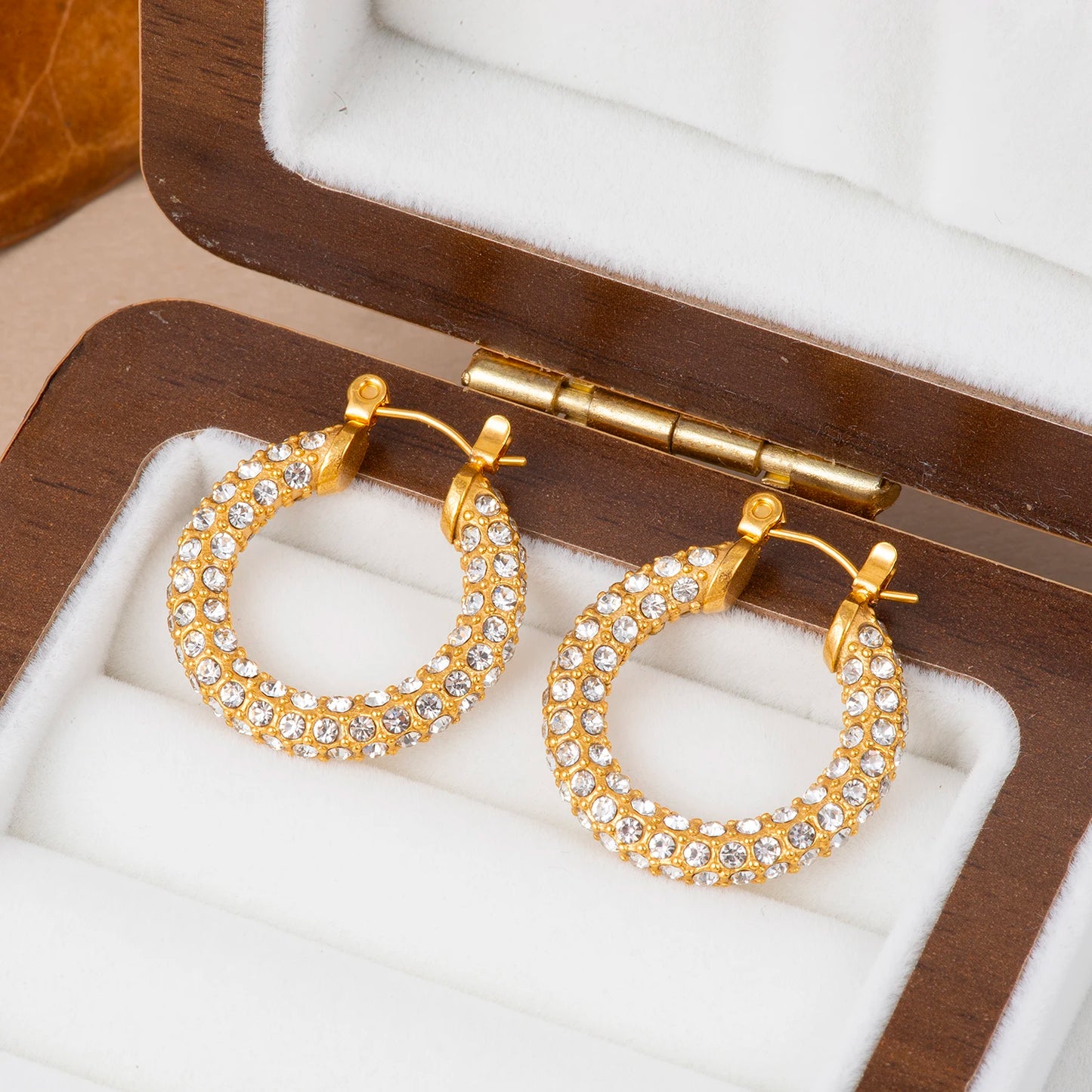 French Classic Hoop Earrings 💫Full CZ, 18K gold-plated stainless steel ✨.