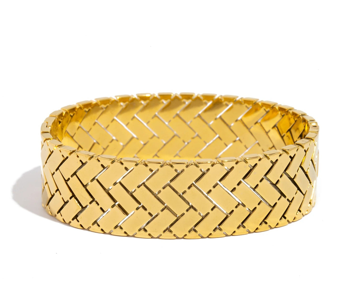 Mirror Polished Wide Bangle ✨18K gold-plated hypoallergenic stainless steel 💛.