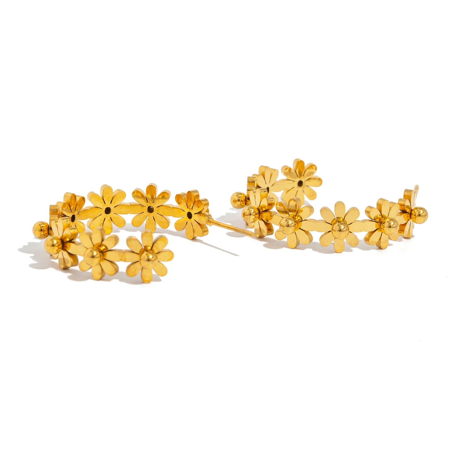 Daisy Flower Earrings 🌼18K gold-plated stainless steel ✨.