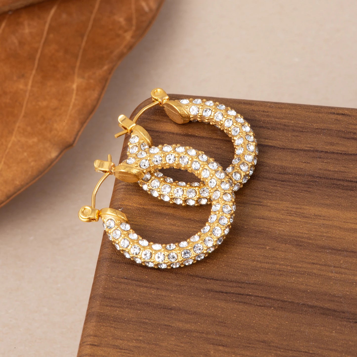 French Classic Hoop Earrings 💫Full CZ, 18K gold-plated stainless steel ✨.